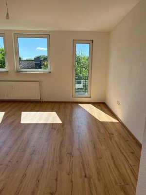 schöne Dachgeschoßwohnung mit Balkon in Uni-Nähe