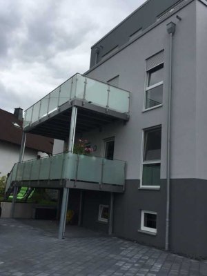 Ansprechende und vollst. renovierte 3,5-Raum-EG-Wohnung mit geh. Innenausstattung mit Balkon