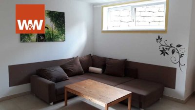 Für Singles! Sehr gepflegte 1,5-Zi.-Einliegerwohnung mit ca. 45 m² im Souterrain