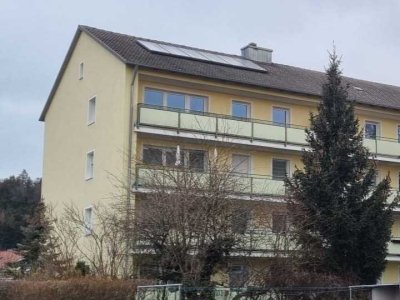 Ruhige 4-Zimmer-Wohnung mit Balkon in Burghausen ab 01.06.2025