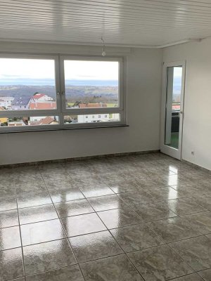 Stilvolle 3,5-Raum-Wohnung mit Balkon in Baltmannsweiler-Hohengehren