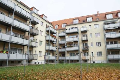 Gut geschnittene Dachgeschosswohnung mit  Einbauküche in zentraler Lage von Dresden Pieschen!