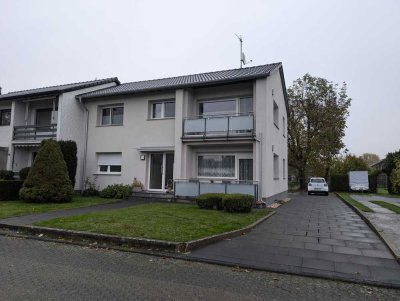 Erftstadt-Blessem - Helle 3-Zimmer-Wohnung mit Balkon und großem Garten