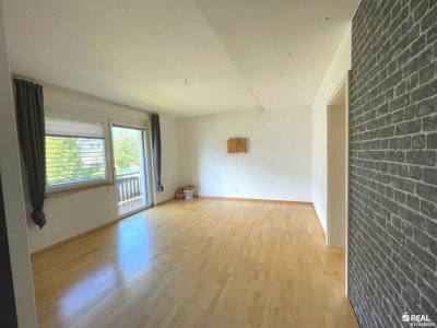 Moderne Wohnung in zentraler Ruhelage - komplett saniert mit Balkon!