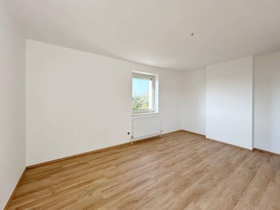 NEU SANIERTE 3 ZIMMER WOHNUNG IN SCHWERTBERG MIT PARKPLATZ UND BALKON