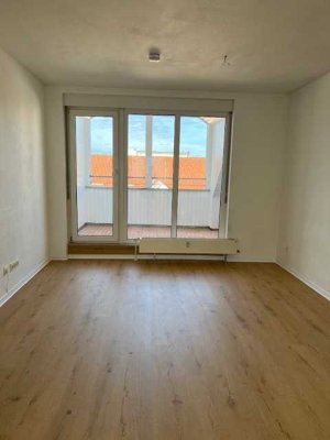 2-Zi DG-Wohnung mit Einbauküche & Loggia