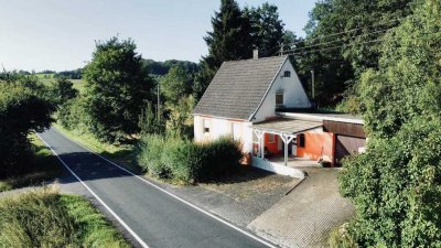 Idyllisches Einfamilienhaus am Dorfrand mit großem Grundstück, toller Aussicht und Potenzial