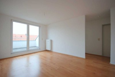 gepflegte helle Dachgeschosswohnung mit Dachterrasse und Fensterbad