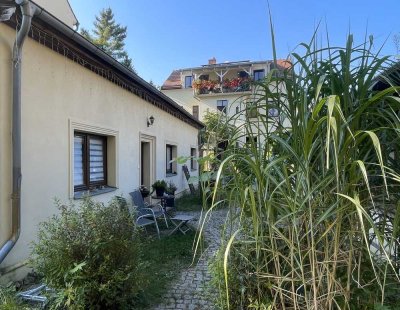 Wohnjuwel einer Remise mitten im Grünen mit Garten und Keller