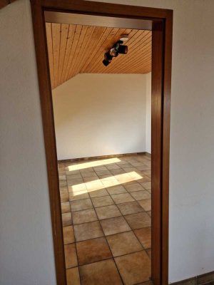 Stilvolle 2-Zimmer-DG-Wohnung mit EBK in Sindelfingen-Maichingen