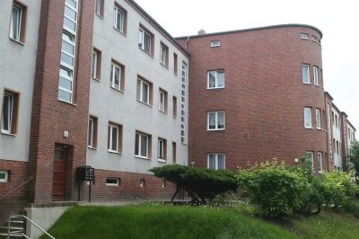 2 Zimmer im Altbau mit Balkon