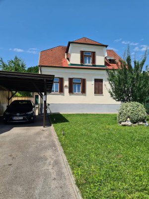 Landhaus mit gepflegtem Garten