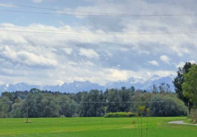 Großzügige Erdgeschosswohnung mit Bergblick in Ortsrandlage von Aschering