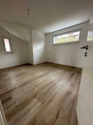 Luxuriöse 3,5 Zimmer Neubau Penthouse Wohnung in Trossingen 82qm