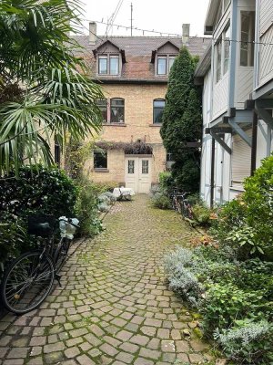 Ruhige 2-Wohnung mitten in Karlsruhe Südweststadt mit Garten.