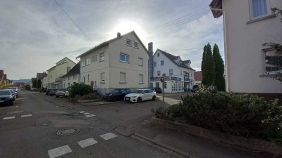 Metzingen Neuhausen, preiswertes Wohnhaus mit zwei Wohnungen