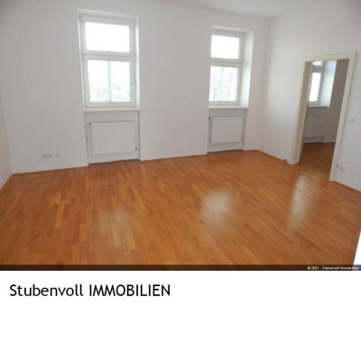 Helle 2 Zimmer Wohnung mit Balkon und PKW-Stellplatz