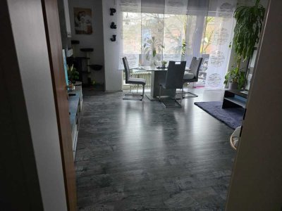 Attraktive und gepflegte 4-Raum-Wohnung mit Balkon in Dürwiss