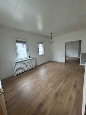 Zentrale 4-Zimmer-Wohnung mit Balkon + Einbauküche in Bendorf