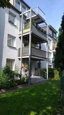 Geräumige 1-Zimmer-Wohnung zur Miete mit Einbauküche in 50733, Köln.