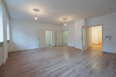 Exklusive sanierte 4-Zimmer-Wohnung mit Einbauküche und Garage neben Marktplatz in Lauingen