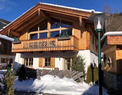 Provisionsfrei vom Eigentümer: Chices Chalet in den südlichen Kitzbüheler Alpen mit Panoramablick, attraktiver selbstbestimmter Mietrendite und Vollzeit-Hausmeister, direkt am NationalPark Hohe Tauern, WildkogelArena, ZillertalArena