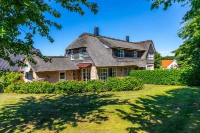 Ostsee-Traum: Reetdachhaus mit Meerblick!