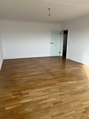 Exklusive, sanierte 4-Zimmer-Wohnung mit Balkon in München Perlach