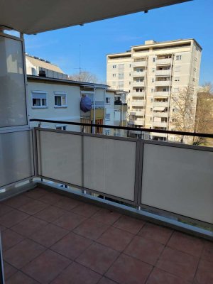 Geschmackvolle 1-Raum-Wohnung mit Balkon und EBK in Ludwigshafen