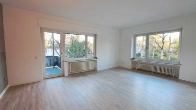 sanierte, helle 3-Zimmer Wohnung mit großem Balkon, Krefeld (Stadtwald)