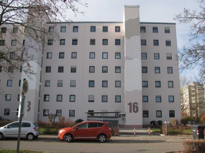 Helle 3-Zimmer-Wohnung mit Westbalkon und Einbauküche in Königsbrunn