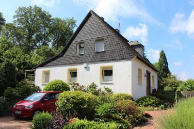 Freistehendes Einfamilienhaus mit potentiellem Baugrundstück in Siegburg-Stallberg!