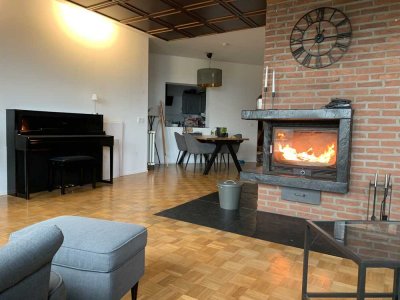 Große Wohnung mit Kamin, Einbauküche und großer Terrasse