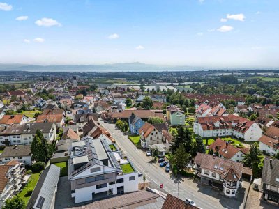 Luxuriöses Penthouse über den Dächern mit Blick auf See und Berge