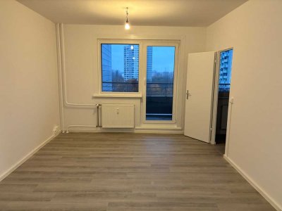 Großzügige Wohnung mit Aufzug und Balkon sucht neue Familie!