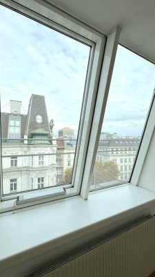 Stilvolles Wohnen auf zwei Ebenen in Top-Lage von Wien - Renovierungsbedürftiges Juwel mit Balkon und Terrasse