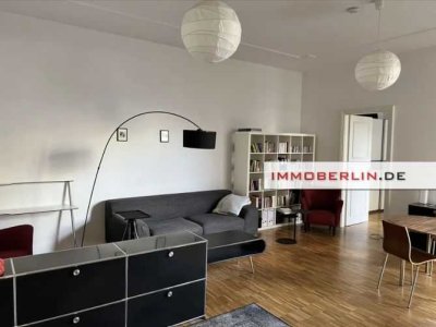 IMMOBERLIN.DE - Top-Zentrumslage: Exquisite Stuck-Altbauwohnung mit ruhigem Balkon