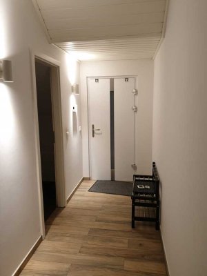 Eine stilvolle, geräumige und gepflegte 1-Zimmer-Wohnung mit Einbauküche und teilmöbliert in Bad Hon