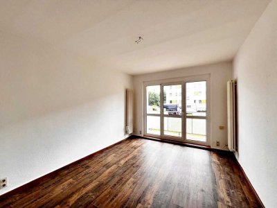 Renovierungsbedürftige 3-Raum-Wohnung mit Balkon im idyllischen Hohenleuben zu verkaufen.