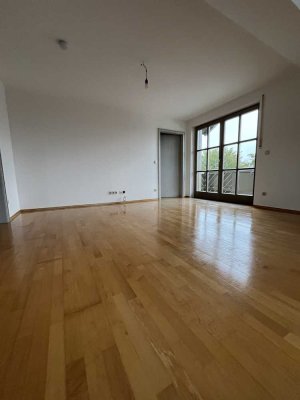 Schöne und modernisierte 4-Raum-Wohnung mit Balkon in Altötting