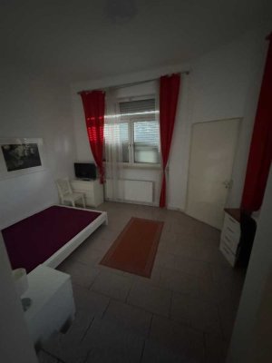 9219 l Hochparterre 4 Zimmer Altbauwohnung in FFM- Rödelheim