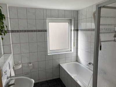 Helle 3-Zimmer-Erdgeschosswohnung mit gehobener Innenausstattung mit Balkon und EBK in Bonn