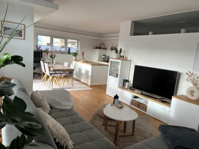 Helle Neubauwohnung mit exklusiver Einbauküche und Einbauschränken