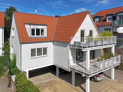 Lichtdurchflutete Wohnung mit großzügiger Terrasse in Zweiparteienhaus