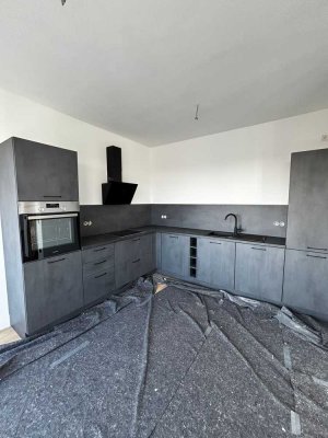 Erstbezug und Einbauküche: Geschmackvolle 1,5-Zimmer-Penthouse-Wohnung mit geh. Innenausstattung