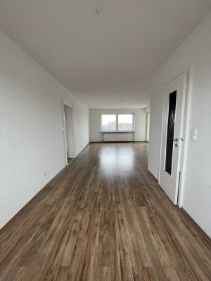 Toll aufgeteilte, sanierte 4-Zimmer- Wohnung mit schöner Aussicht