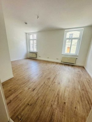 2 Zimmer Wohnung mit EBK, Balkon und Stellplatz in Altenburg