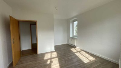 ** Geräumige 4-Raumwohnung mit Gartennutzung und Stellplatz **