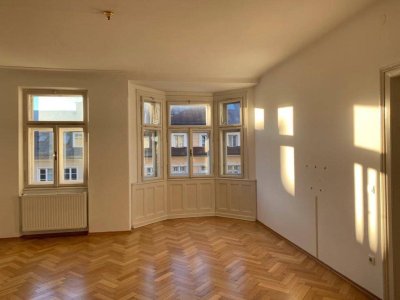 ELISABETHVORSTADT/CECONI-VILLA: Wunderschöne 3,5-Zimmer-Altbau-Wohnung mit Balkon