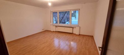 Freundliche und vollständig renovierte 2-Zimmer-Erdgeschosswohnung mit EBK in Hilden